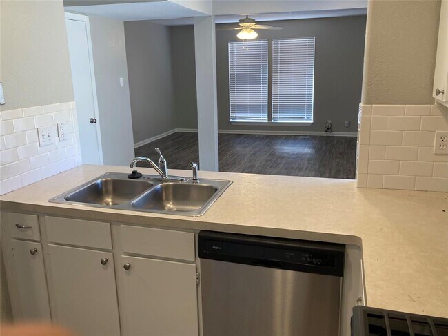 Building Photo - 8106 Hood Cir