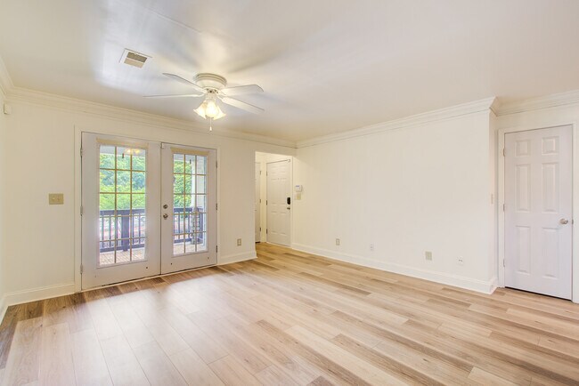 Building Photo - 304 Madison Ct