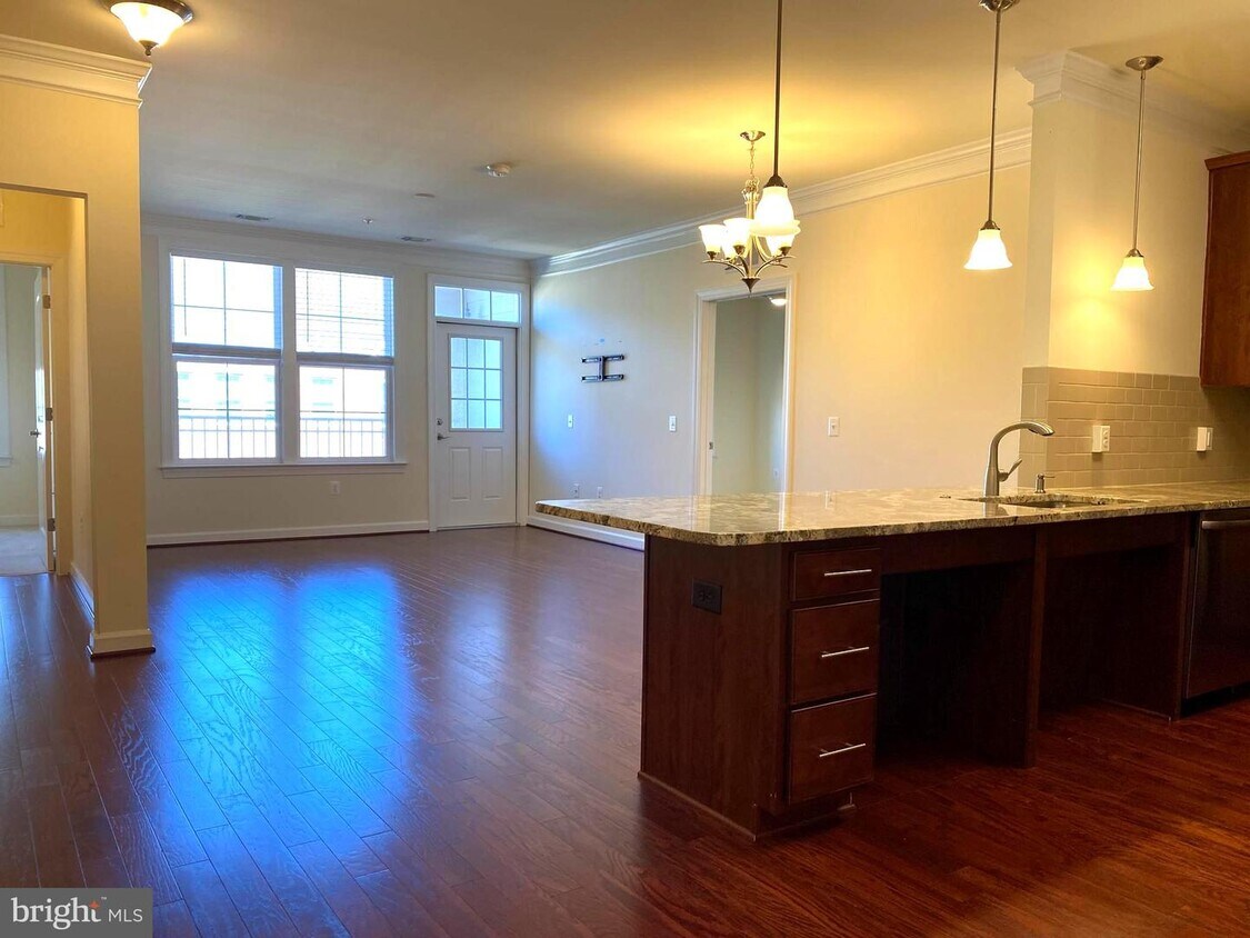 Foto principal - 3160 John Glenn St