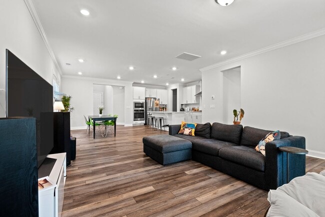 Building Photo - Stunning 4 bedroom Single Family Home: Ava...
