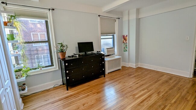Building Photo - 8300 Talbot St