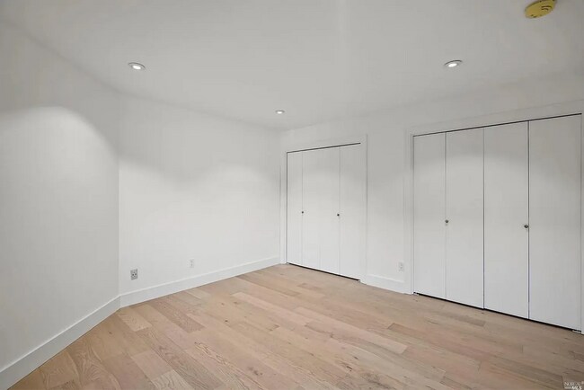 Foto del edificio - Beautifully updated Seminary Condo near Ri...