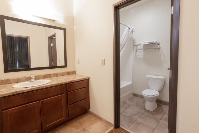 Interior Photo - Bakken Lodge, LLC