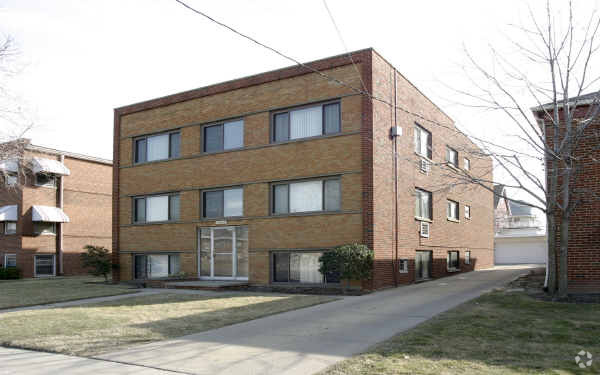 Primary Photo - 17840 Lake Shore Blvd