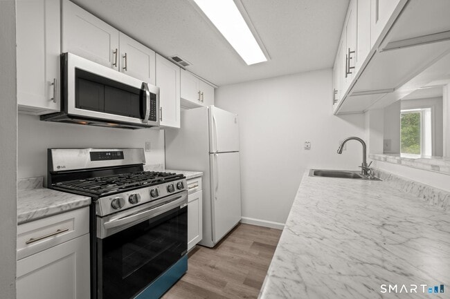 Building Photo - 20 Little Oak Ln