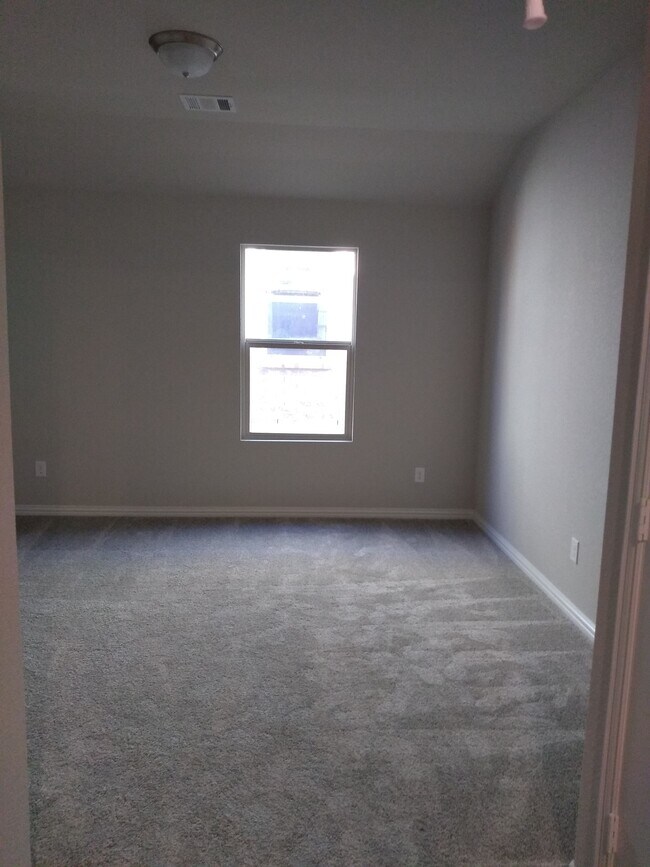 Building Photo - 215 Fieldstone Dr