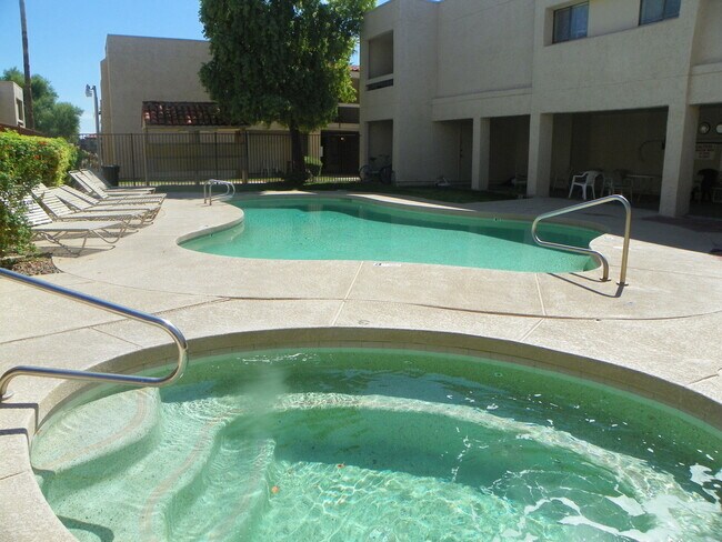 Foto del edificio - 2 Bd 2 Ba private condo -w/d- Old Town Sco...