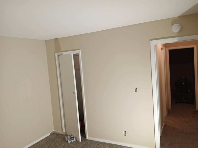 Dormitorio 2/armario - 2209 N North Ave