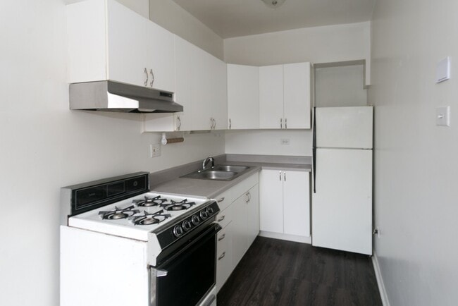 Building Photo - 5516 N Kenmore Ave