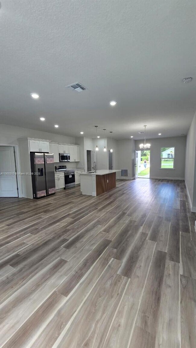 Foto del edificio - 16855 SW 18th Avenue Rd