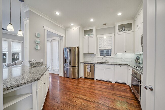 Foto del edificio - 1224 W 17th St
