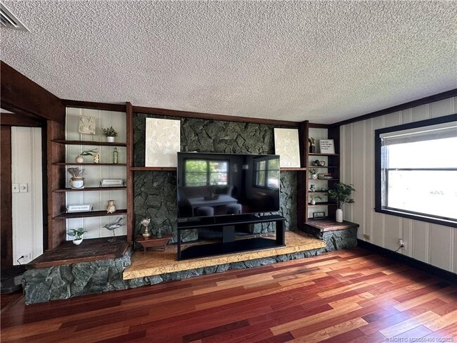 Building Photo - 4490 NE Indian River Dr