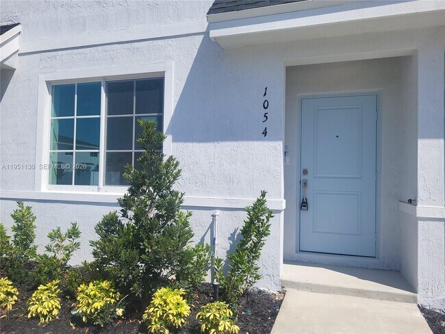 Foto del edificio - 1054 W Davis Pkwy