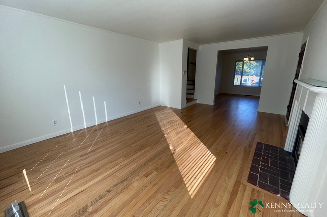 Foto del edificio - Two Bedroom in Daly City with Bonus Room, ...