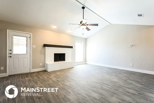 Building Photo - 524 E Lark Ct