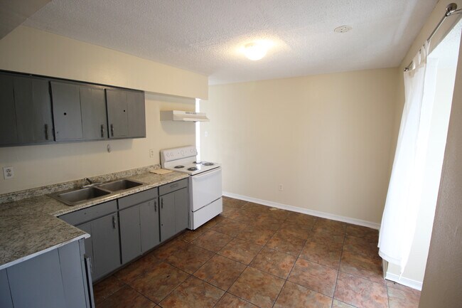 Foto del edificio - 176 Rosalie Dr