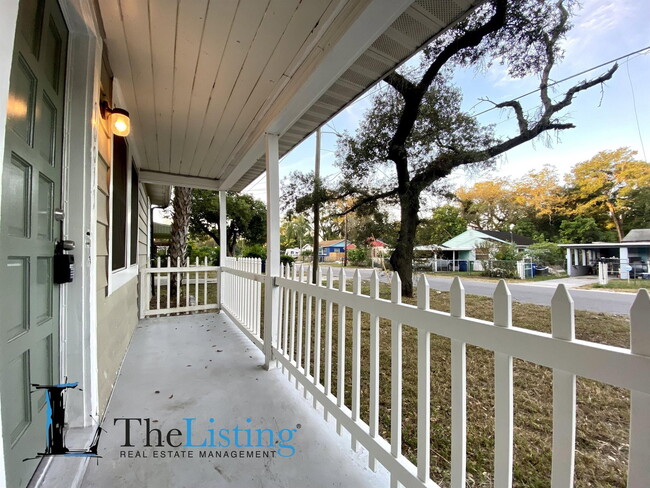 Foto del edificio - 10011 N Jasmine Ave
