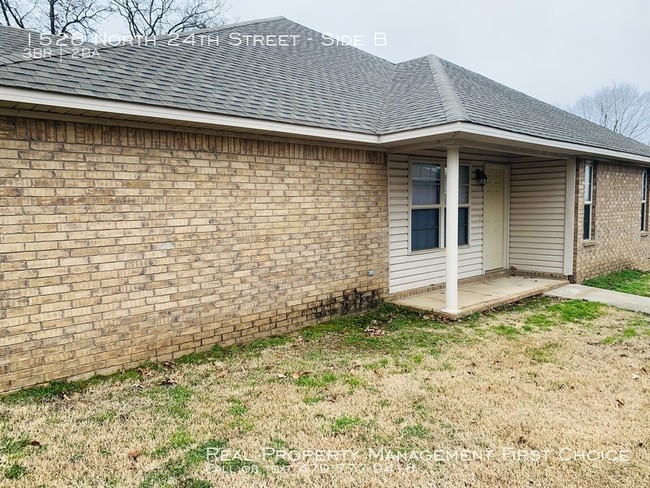 Building Photo - 3/2 Duplex in Van Buren - Great Location!