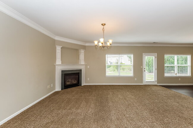 Building Photo - 1006 Tiger Eye Ave
