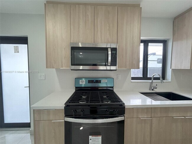 Foto del edificio - 3765 SW 122nd Pl