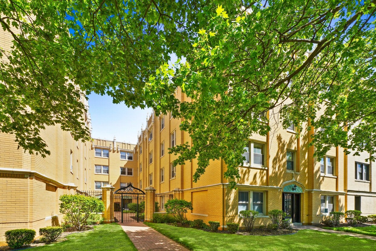 1929b Grove Ave, Berwyn, IL 60402 House Rental in Berwyn, IL