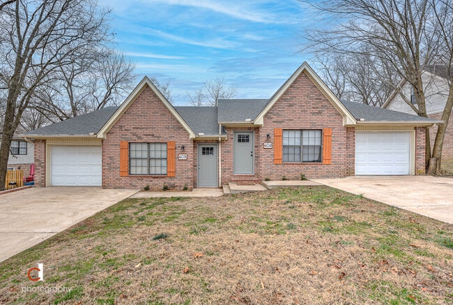 Building Photo - 40 Holly Dr