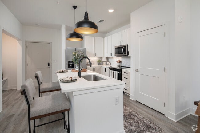 1 BR 1 BA, 819 SF - The Watts