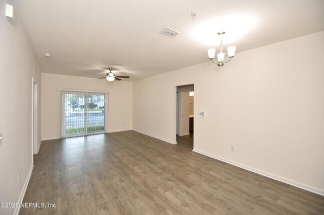 Foto del edificio - 2211 Golden Lake Loop