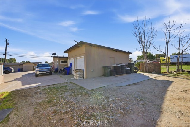 Foto del edificio - 16072 Arrow Blvd