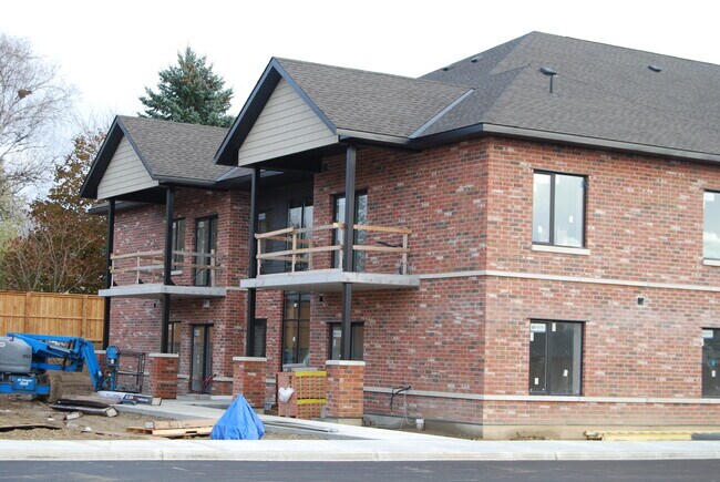 Building Photo - 773 Princess St