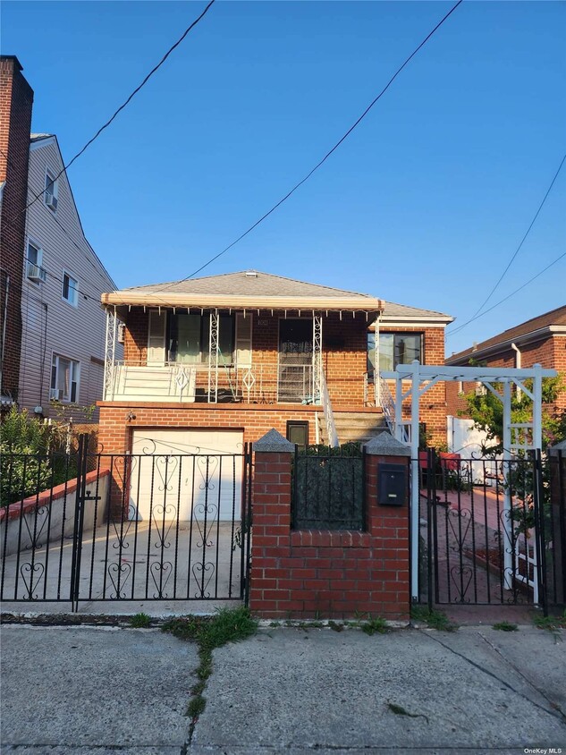 2434 Yates Ave, The Bronx, NY 10469 Room for Rent in The Bronx, NY