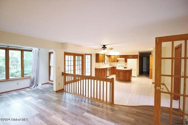 Building Photo - 43 Oak Tree Ln