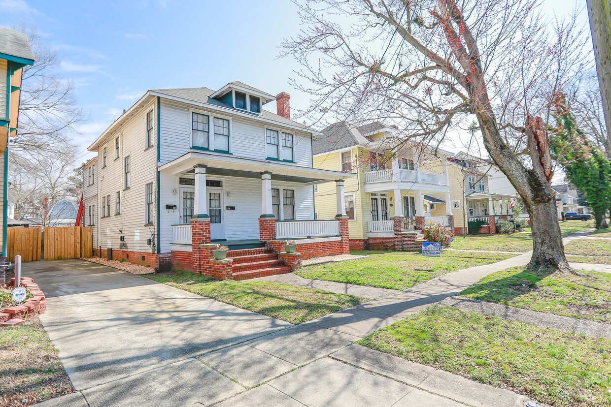 Primary Photo - Spacious apartment for rent in Portsmouth!
