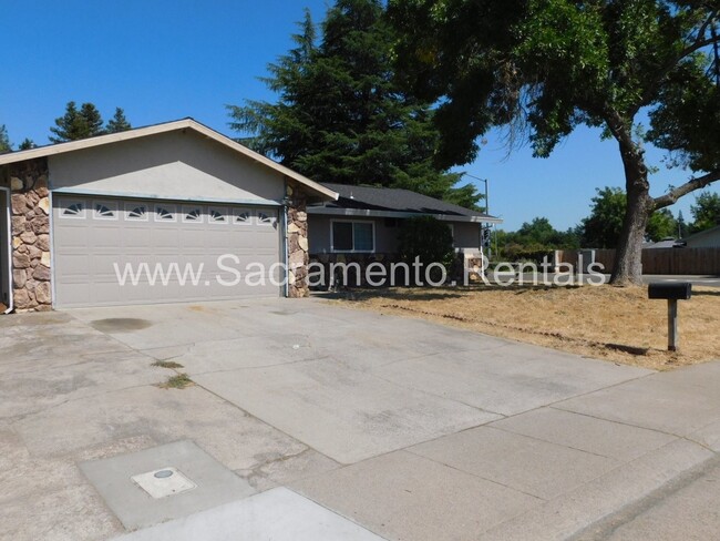 Building Photo - Updated Antelope 3bd/2ba Home with 2 Car G...