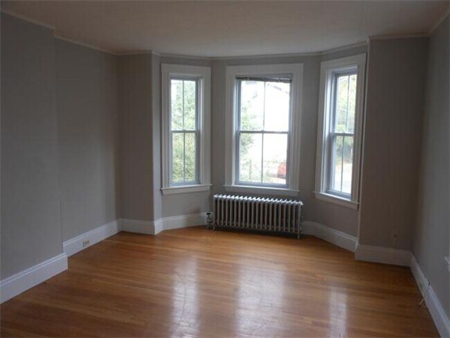 Foto del edificio - Newton Townhouse w/parking