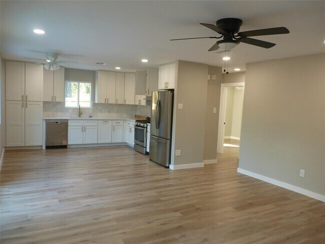 Building Photo - 3100 Barnsley Dr