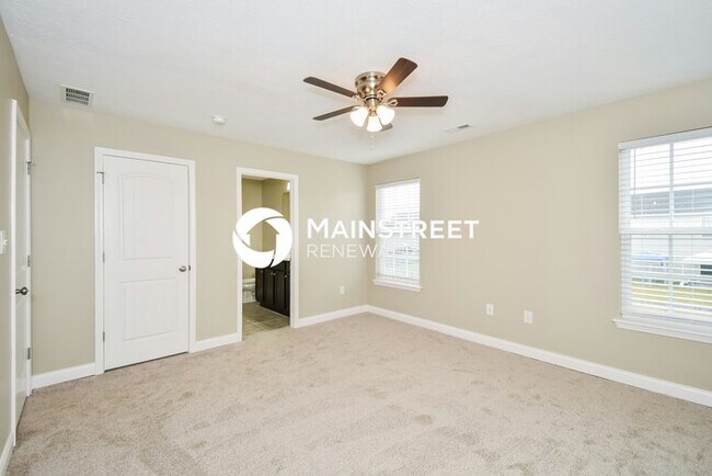 Foto del edificio - 4 Bedroom Pet-Friendly Home in Louisville,...