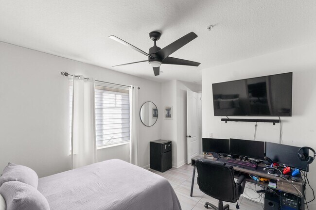 Foto del edificio - 3643 NW 5th Ter