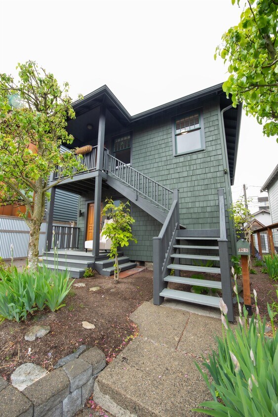Photo - 1208 E Barclay Ct (Seattle, WA)