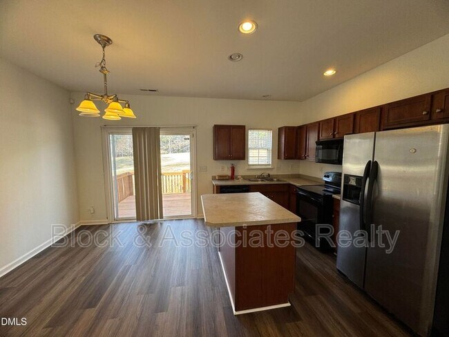 Building Photo - 2212 Persimmon Ridge Dr