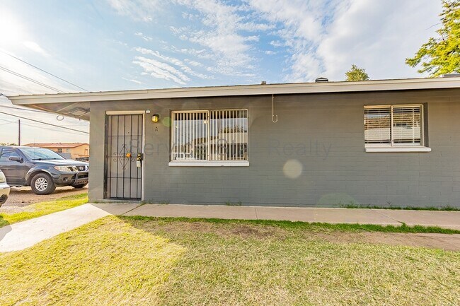 Foto del edificio - 1638 W Desert Cove Ave