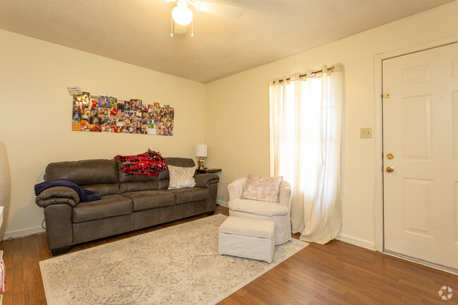 1BR, 1BA - 650 SF - Preston Place