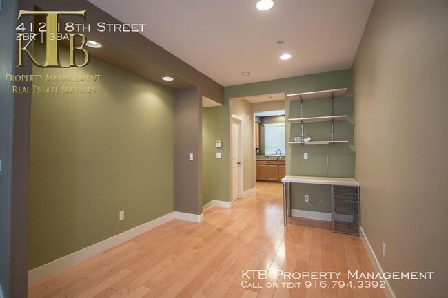 Foto del edificio - A Fantastic Midtown Townhome.