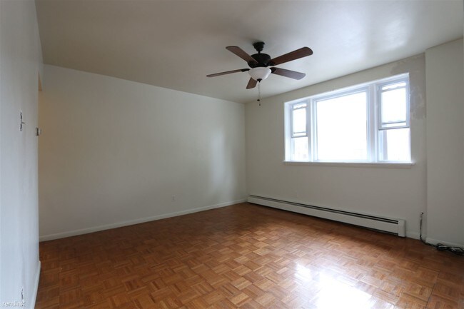 Building Photo - 3 br, 1 bath Apartment - 2301 W 25th St # 1R