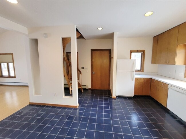 Building Photo - 46 Long Hill Rd