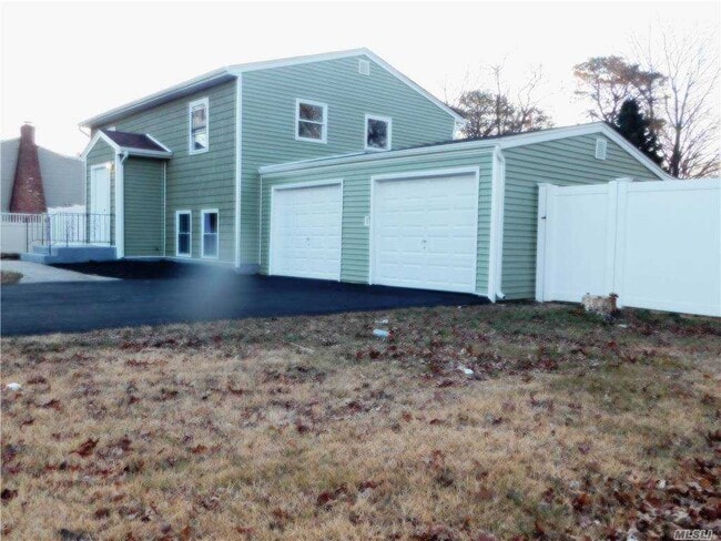 Building Photo - 1710 Spur Dr N