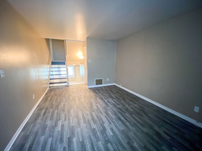 Building Photo - 4 Bedroom Condo