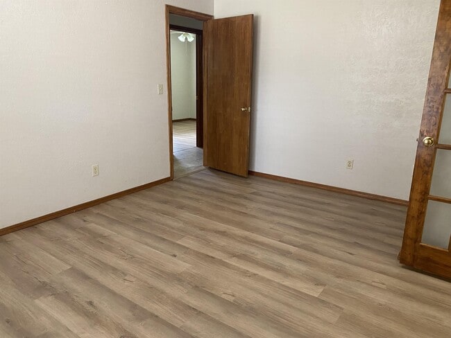 Building Photo - 1517 Essex Ct