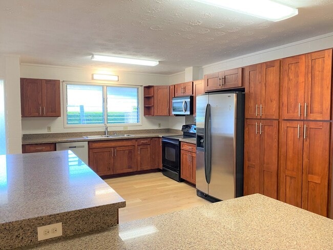 Foto del edificio - Manoa - Upgraded 3 Bedroom, 3 Bath Single Family Home with Enclosed Garage