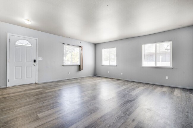 Foto del edificio - Charming & Centrally Located 3-Bedroom Home | Tacoma, WA